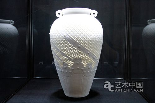 中国白 文化交流的使者"陶瓷艺术展在欧美同学会举办